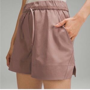 NWT: Lululemon Cinchable Waist HR Woven Shorts 3.5 inseam